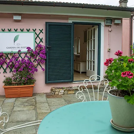Apartment Garden Dei Poeti