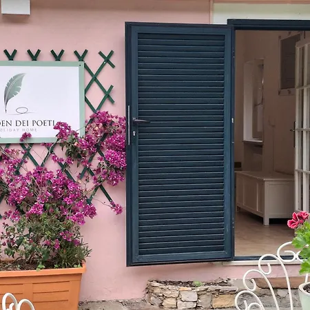 Apartment Garden Dei Poeti *